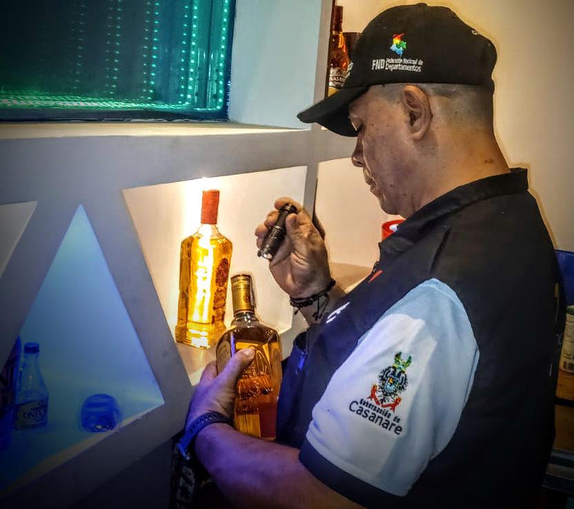 🚨 Casanare sigue firme en la lucha #TodosContraElContrabando 💪
El Grupo Operativo Anticontrabando de la <a href="/GobCasanare/">Gobernación de Casanare</a>  visitó cerca de 50 establecimientos que comercializan licores, cervezas y cigarrillos 🍻🚬, verificando la legalidad de los productos y el cumplimiento de la