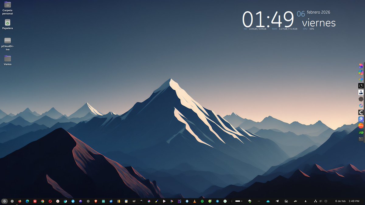 humbertovill68's tweet photo. #ViernesDeEscritorio, ZorinOs con tema e iconos Yaru Purple #ZorinOs #OpenSource #linux #gnomedesktop https://t.co/Q9Vaag8MU3