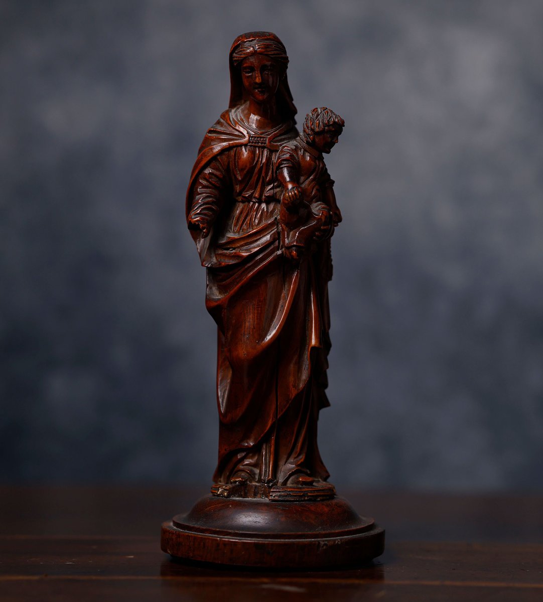 Lot 214 | Gothic Virgin and Child, Portugal, 15th c.
Rare boxwood sculpture from an important European private collection.

Base price €1,000 · Est. €1,500–1,800.

🔗 ow.ly/mlSJ50Y9Ojg
.
.
.
#GothicArt #ArtAuction