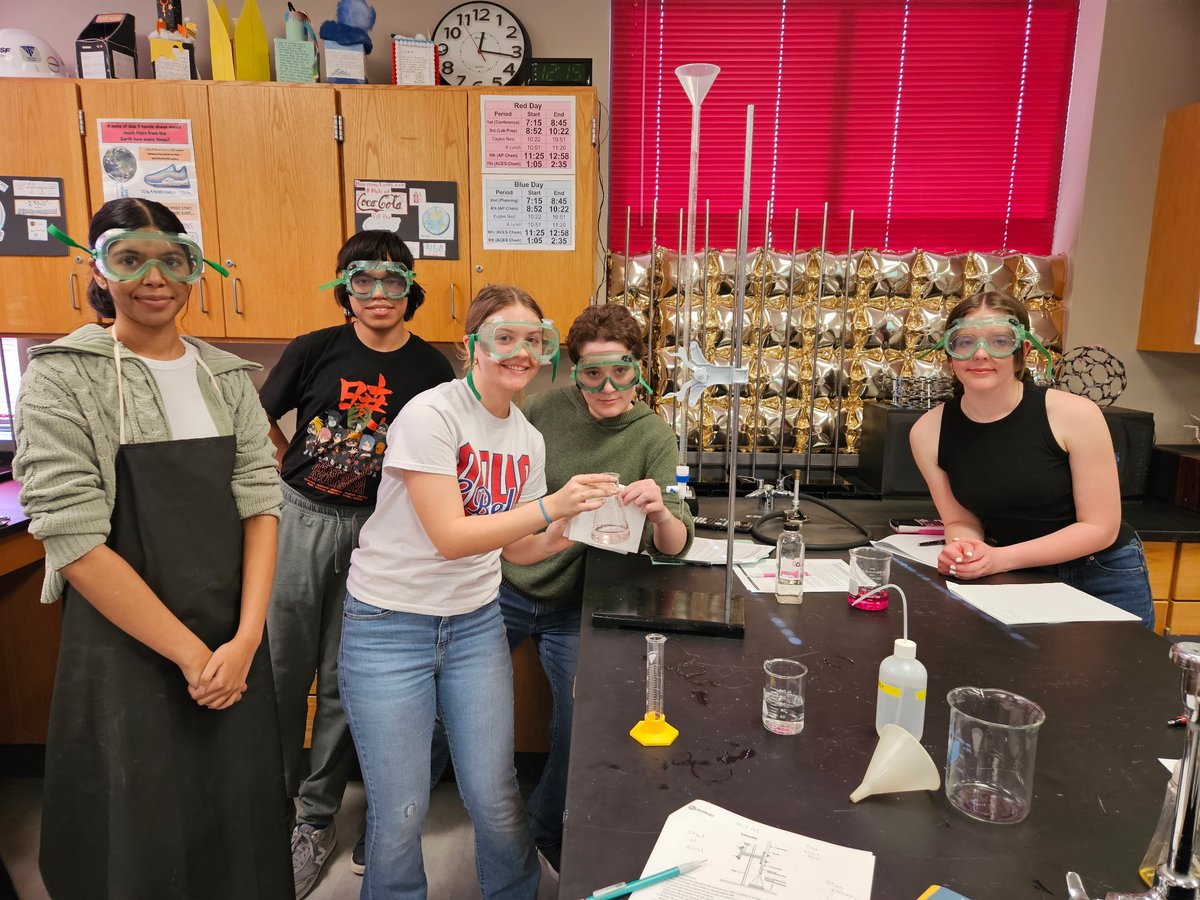 ACESCISD's tweet photo. Dr. McLeod's AP Chem students successfully completing the titration lab in class. https://t.co/YljCpAYVWI