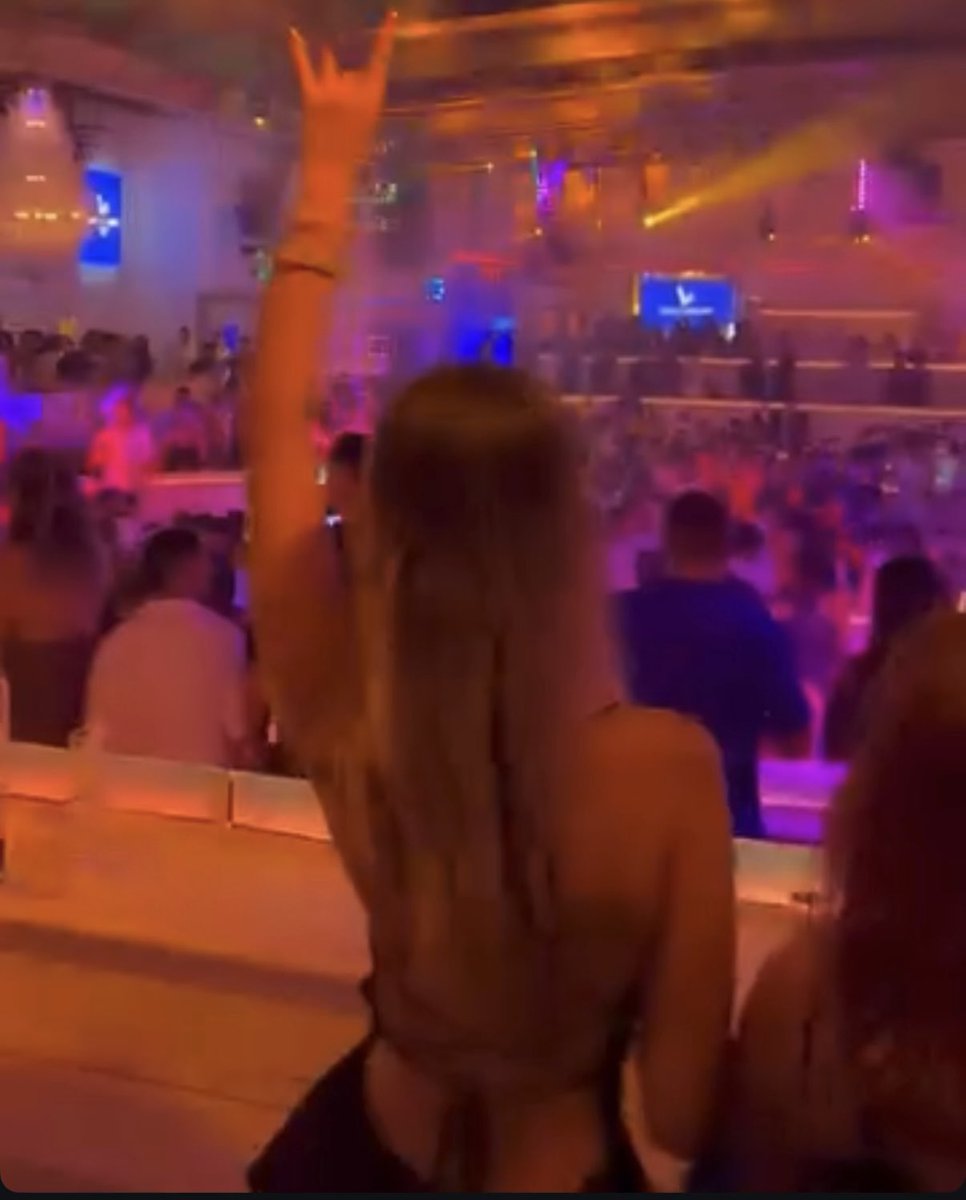 Често мислам на овој screenshot од мене на рандом журка, body tea