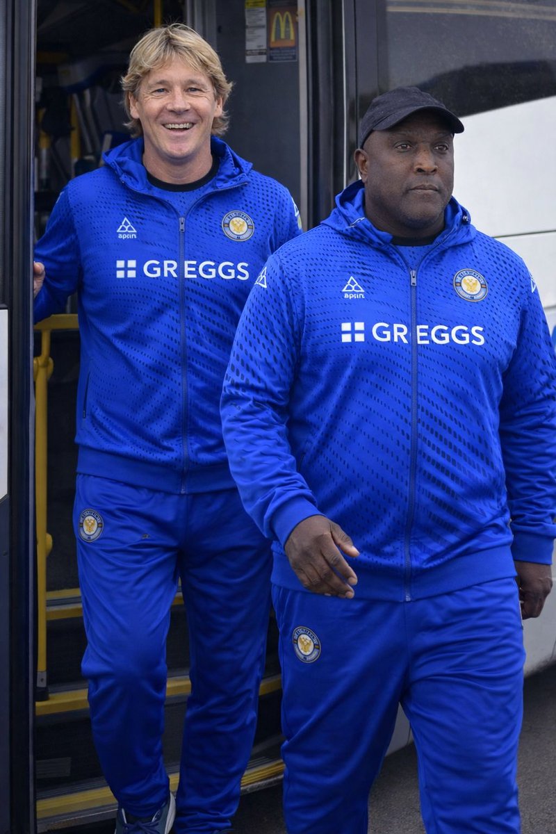 Purple Aki in a trackie! The new skipper is back as he gets off the team bus with new signing Steve Irwin 💙 #UpTheFatties