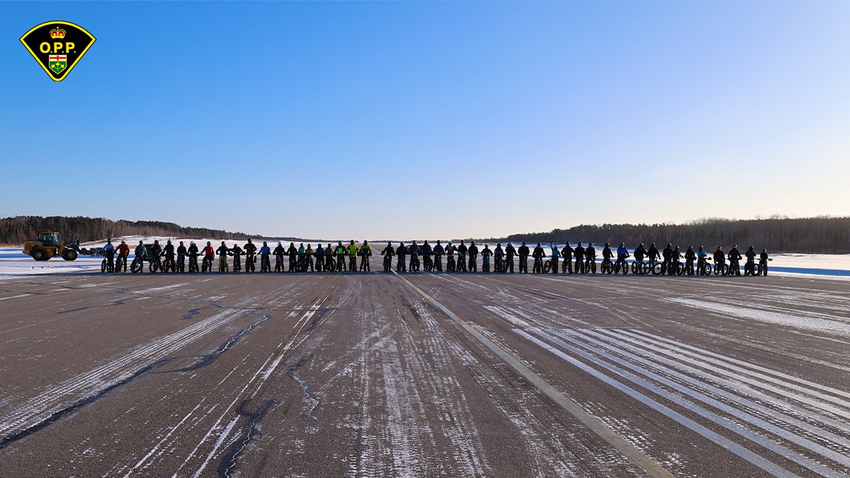 Ready… set… ride! 🚲

Bright and early this morning, #OPP members, including <a href="/OPPCommissioner/">Thomas Carrique</a> Carrique, joined 50 cyclists from across the province to kick off the #IceRoadChallenge2026.

Riding from Red Lake to Pikangikum First Nation, they’re braving the cold, leaning into