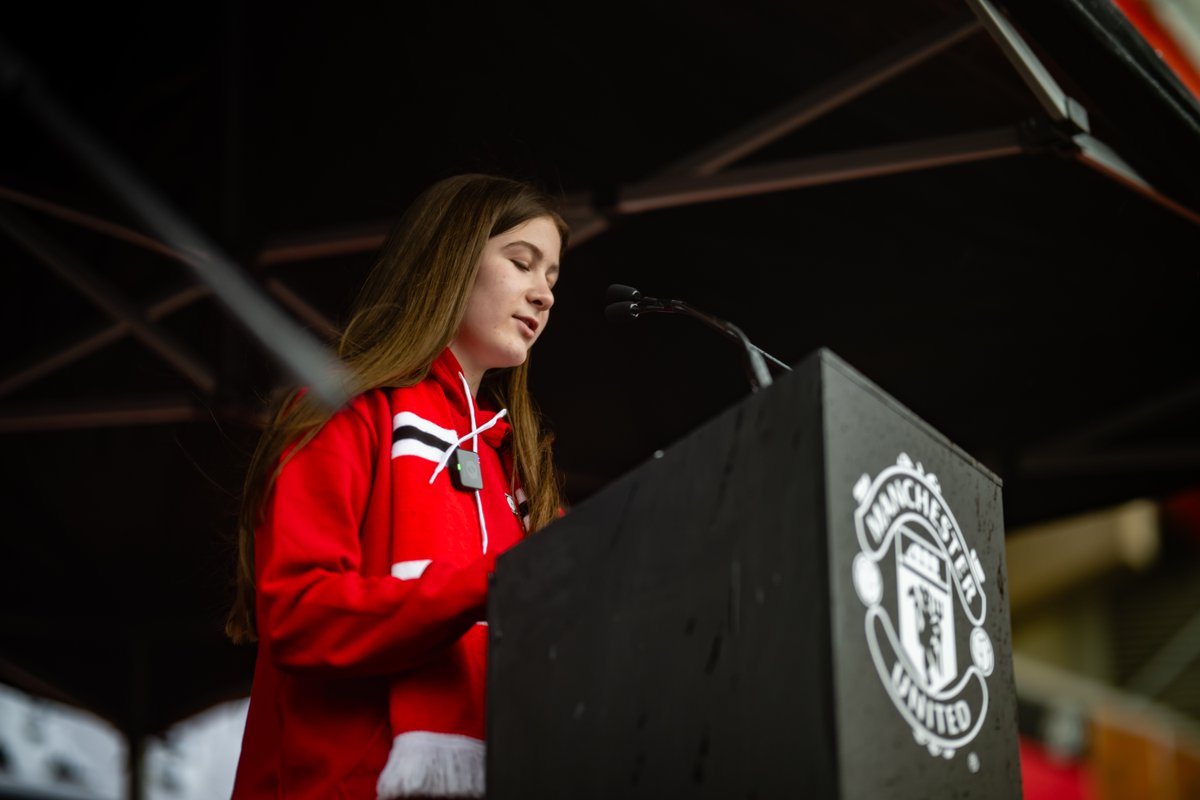 MU_Foundation's tweet photo. 🗣️“The Busby Babes showed what young people can do by playing with courage and believing in themselves.”

Our participant Florence, from @Middtech_sch,  represented the Foundation with pride at today’s Munich memorial ⭐

Read her inspiring speech 🔗 https://t.co/t9cI4CtY80 https://t.co/mmJsaRGllZ