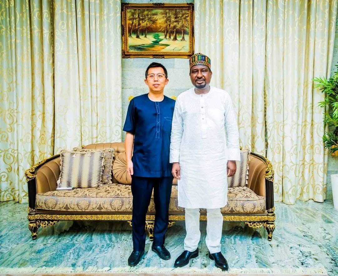 1Manus_'s tweet photo. DPS @barauijibrin has met with the Deputy Managing Director of CGC Nigeria Limited, Mr. Lv Haiming, ahead of the resumption of construction on the Kano–Gwarzo–Dayi Road.

Following the meeting, ₦19 billion has been approved and awarded for the project, in line with President Bola Ahmed Tinubu’s Renewed Hope Agenda.

The road will improve connectivity and boost economic activities in the area.