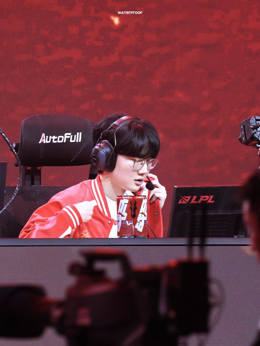 WaterProof tweet media