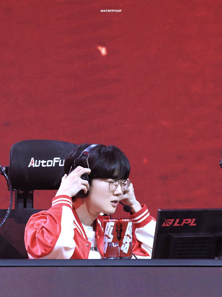 WaterProof tweet media