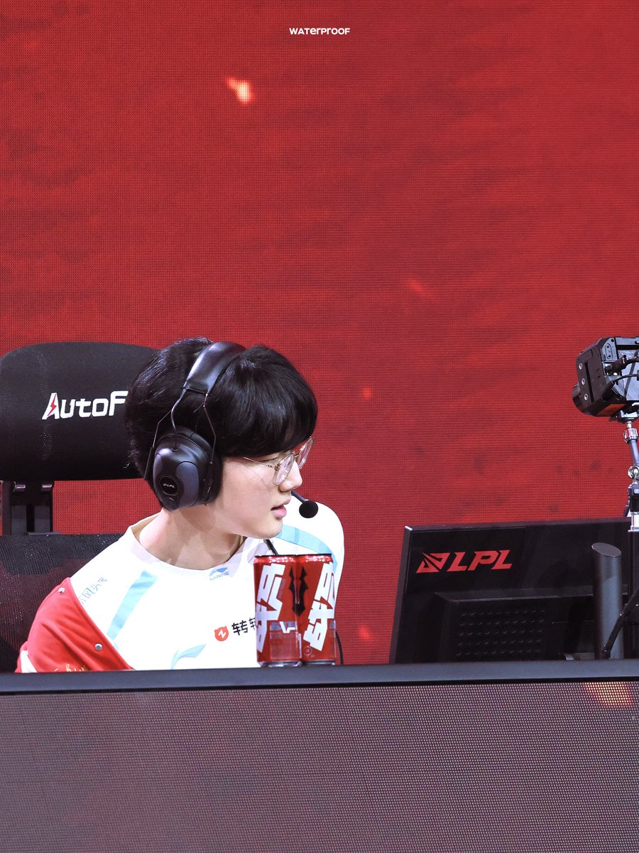 WaterProof tweet media