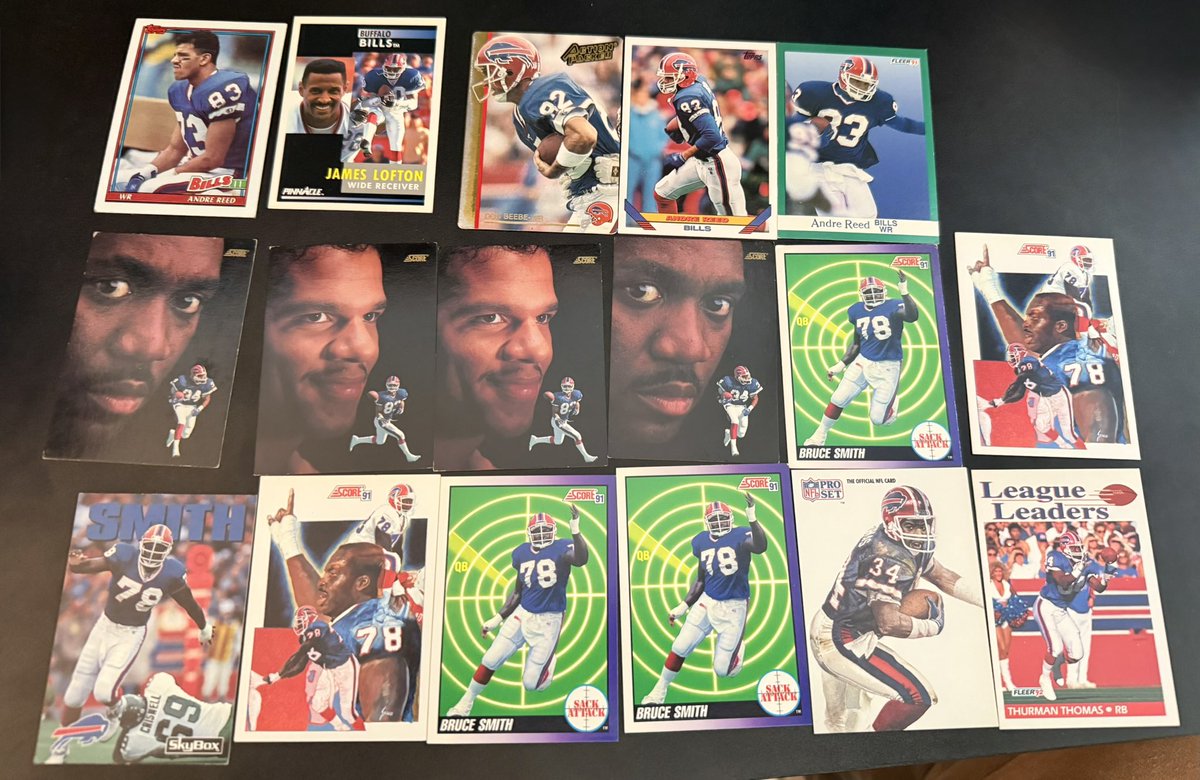 CulhanesCards's tweet image. Bills lot🔥 $1 single, 2 $1.50, 5 $4, take all (17) for $10 + shipping(pwe)

#BuffaloNY #upstate #bills #nfl #legends #football #superbowl #TBBCrew #TBBReposts