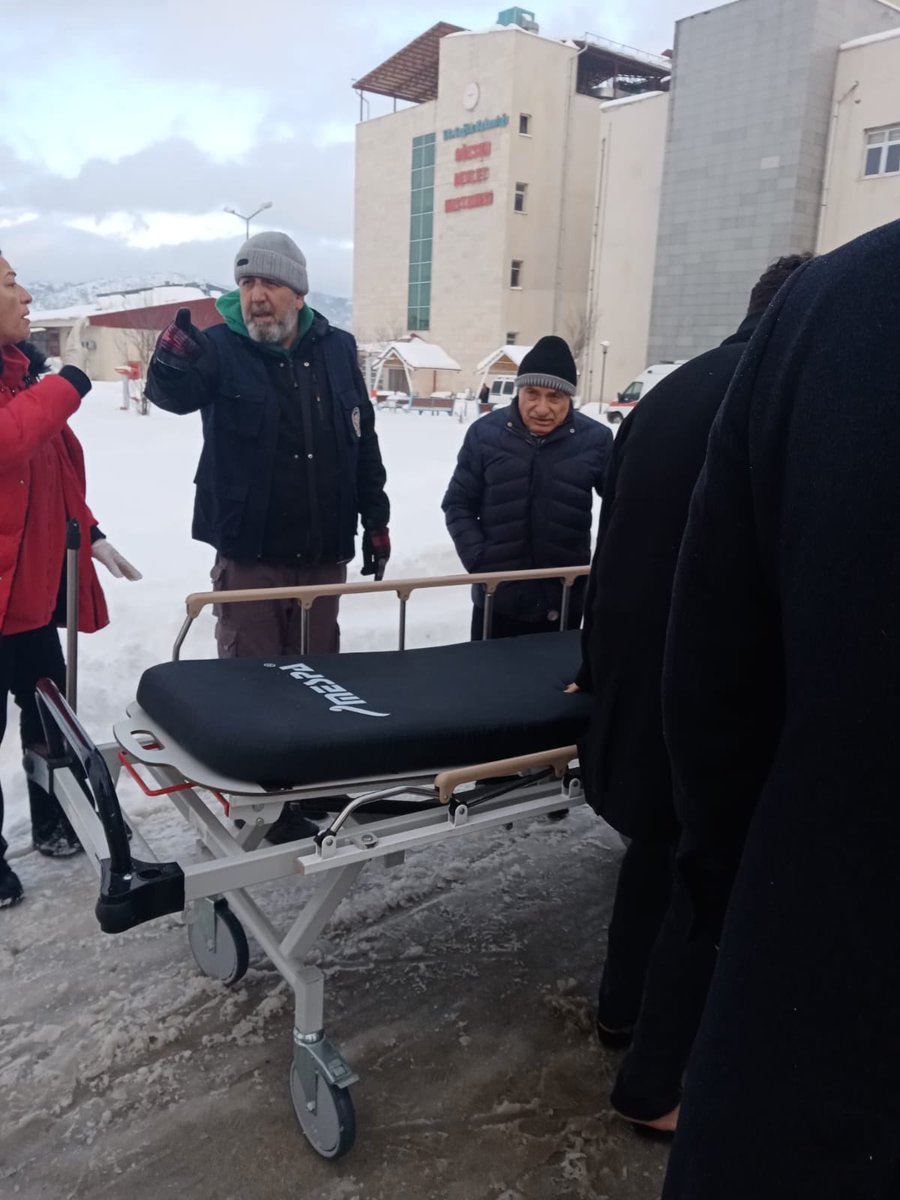mvitamer's tweet photo. 6 Şubat 2023 günü asrın felaketi depremi Unutmadık Unutmayacagız . Rabbim bir daha böyle felaketleri göstermesin. İlk günden başlayarak 3ay boyunca vatandaşlarımızın yanında olmaya çalıştım,her zamanda yanlarında olmaya devam edeceğim … 
#6ŞUBAT2023 https://t.co/31oR1LwaIW