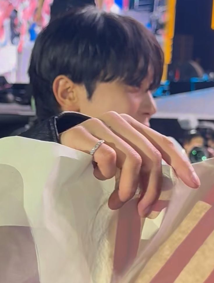 와 지금 사진에서 좋은 향기남