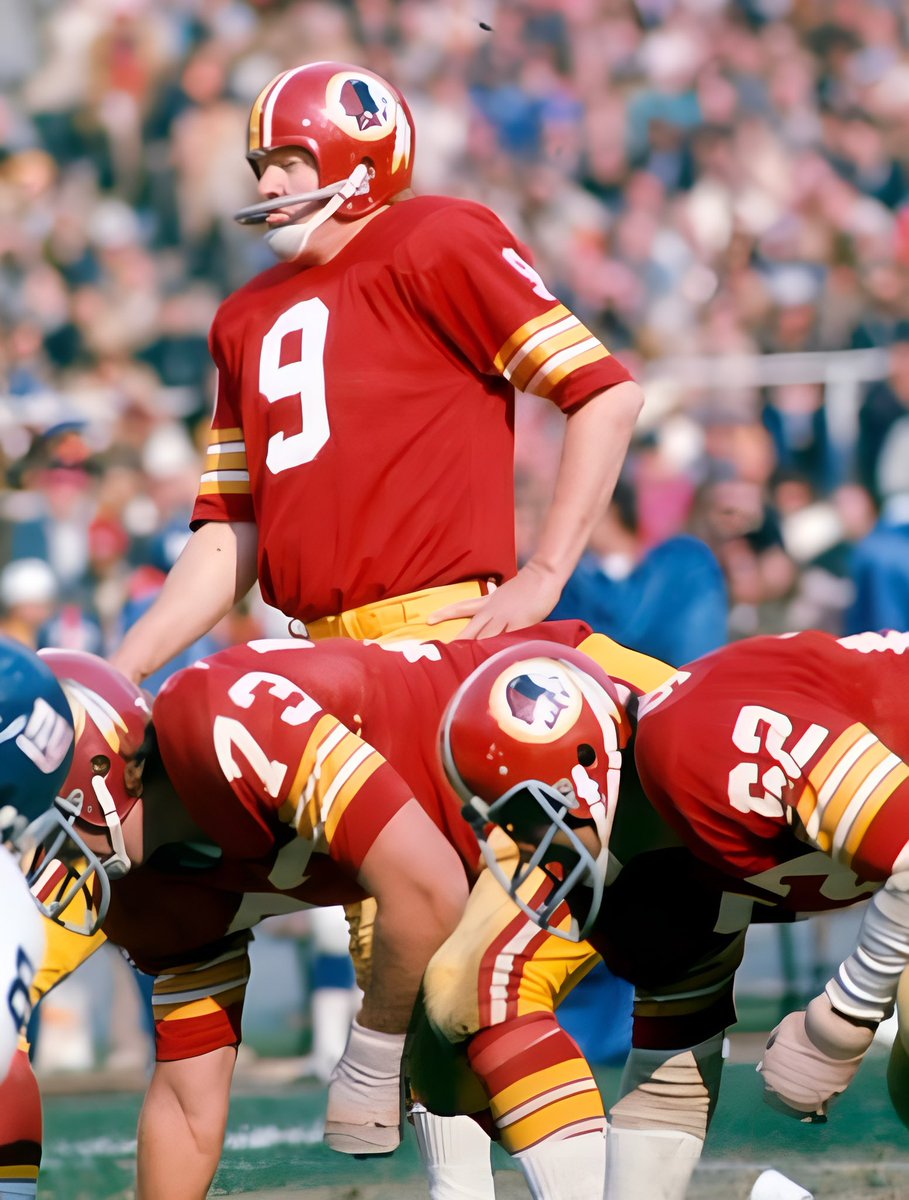 Super Sky Point to Sonny Jurgensen, who passed his way to the Hall of Fame while looking like your uncle who battled a bad marriage and sciatica. A true legend of the glorious era when athletes still resembled regular guys. Made it to 91 anyway, which gives me some hope. #RIP