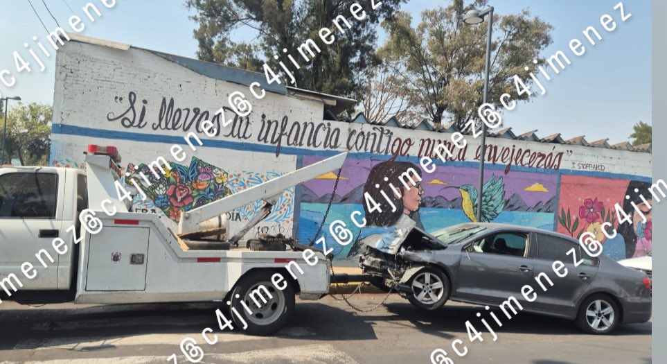 SE DICEN TRABAJADORES de la PELIGROSA… ANDABAN ROBANDO AUTOS con GRÚA
Alejandro Hurtado
José Jiménez
Sergio Díaz
Agentes de <a href="/SSC_CDMX/">SSC CDMX</a> los descubrieron robando un Jetta chocado con una grúa.
Dijeron ser trabajadores de <a href="/Alc_Iztapalapa/">Alcaldía Iztapalapa</a>, limpiando calles.
Acabaron en <a href="/FiscaliaCDMX/">Fiscalía CDMX</a>