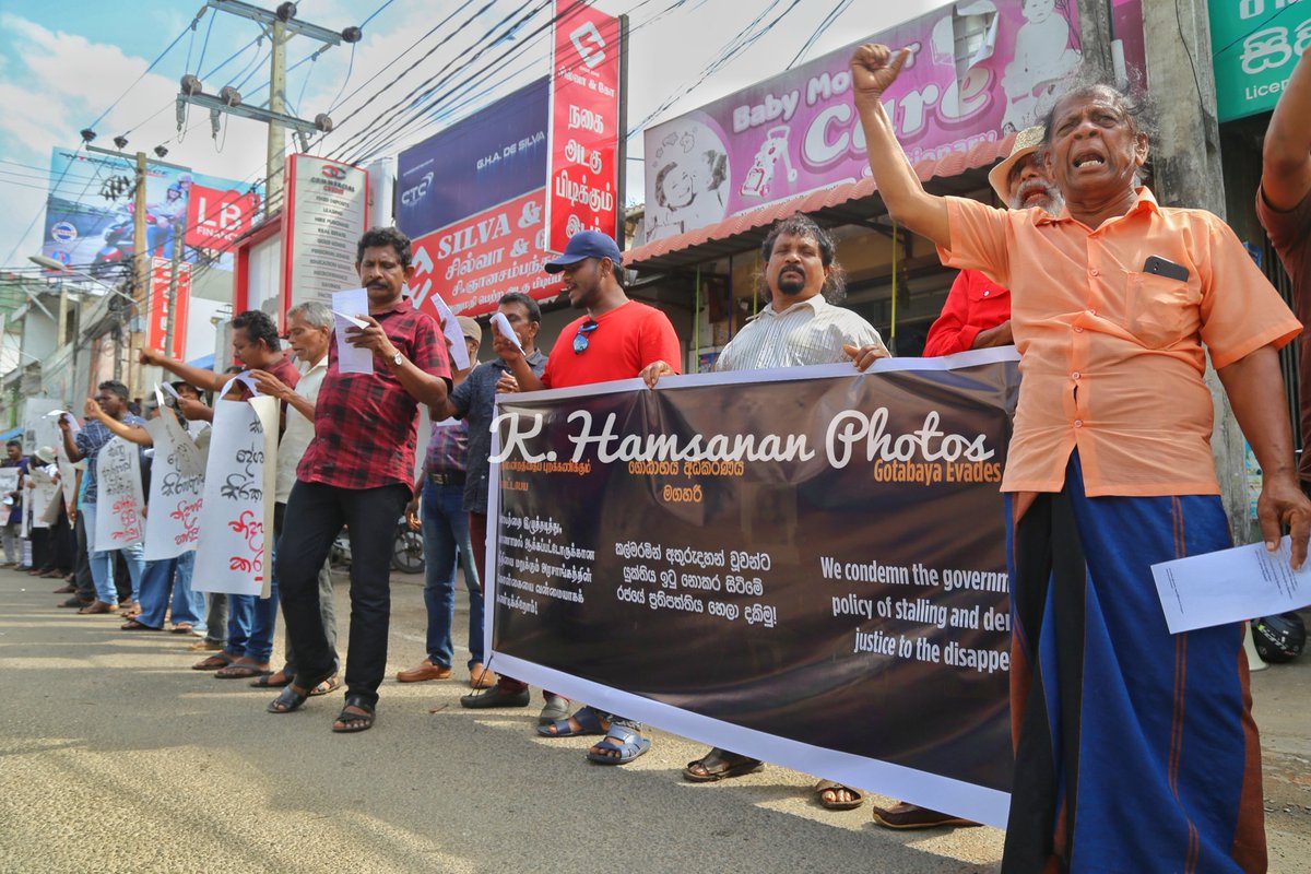 முன்னாள் ஜனாதிபதி கோட்டாபய ராஜபக்சவை நீதிமன்றில் முன்னிலையாகுமாறு கோரி யாழில் போராட்டம்
#GotabayaRajapaksha