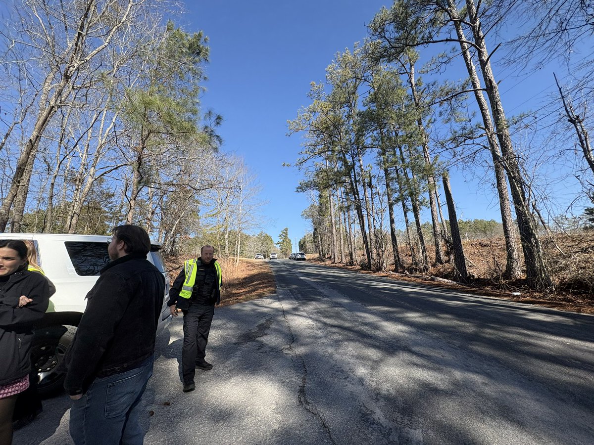Karanoelle04's tweet photo. One confirmed fatality from the plane crash in Lexington County.

The plane was a single engine with two occupants.

The other occupant is injured and is being transported to the hospital. 

More on the news at five. @wachfox https://t.co/s0PUm12xFX