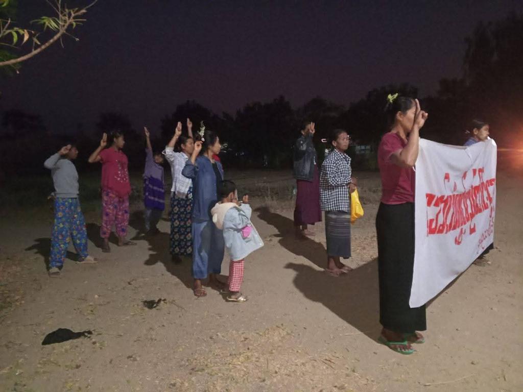 Kaungkhant004's tweet photo. Despite regional unrest, the Daung Thway Ni column demonstrated peacefully in Sagaing tonight. For over 5 years, their perseverance has defied the daily consequences of the 2021 regime change.
#2026Feb6Coup
#LegalizationOfNUG
#WhatsHappeningInMyanmar https://t.co/QgLhlASpEj