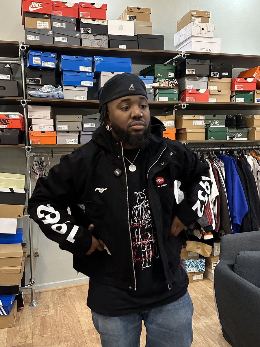 CaminoTV's tweet image. 12/ MAISON RJCP

La veste est chaude et son histoire est vraiment touchant, ça fait plaisir de le voir transformer ça en positif 

chck.me/9yh8 119€