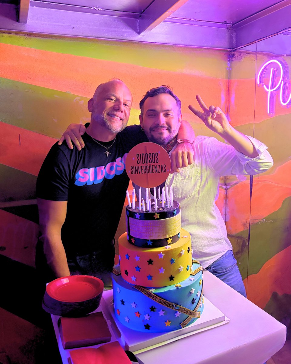 mpactglobal's tweet photo. ¡Sidosos Sinvergüenzas! 😈🏳️‍🌈  Celebramos nuestro “Sidaversario”. 🎉 Un momento para demostrar nuestro orgullo , valor e invencibilidad 💪🏽🛡️. 

Sobrevivimos gracias a la fuerza de nuestra comunidad sidosa 🖤

#VIH #Sidoso #Gay #GayMexico #Orgullo https://t.co/fpujLvkFLI