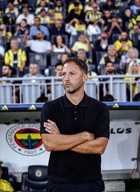 Bu saatten sonra gelen her başarı senin, her başarısızlık ise tek ihtiyacın forvetken sana forvet almayıp üstüne elindeki 2 forveti de gönderen yönetimindir. Allah yardımcın olsun hocam.