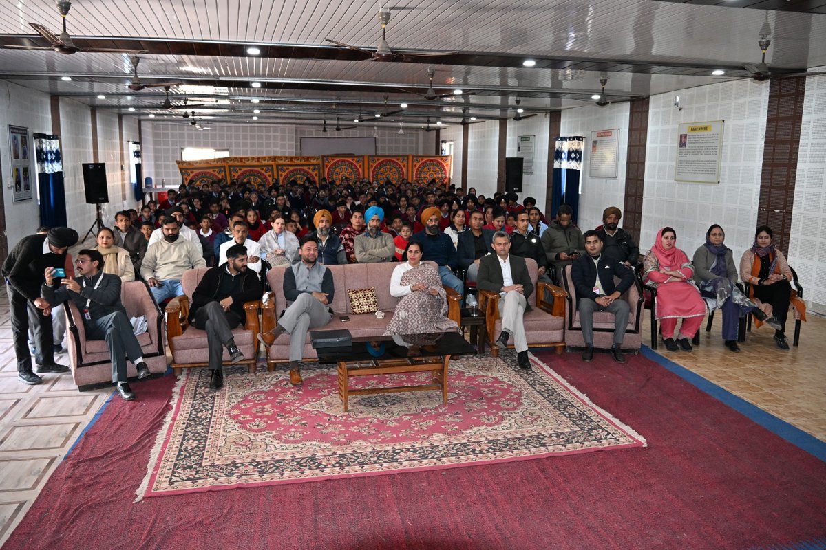 AgpsRajouri's tweet photo. 🌟 Bridging Borders through Education! 🌟
AGPS Rajouri hosted students &amp; teachers from Govt. schools of Nowshera border areas for an exposure visit, organised by @BhartiAirtelFdn, focusing on knowledge sharing, peer learning, and inspiring young minds beyond boundaries. https://t.co/8JX78RwZKv