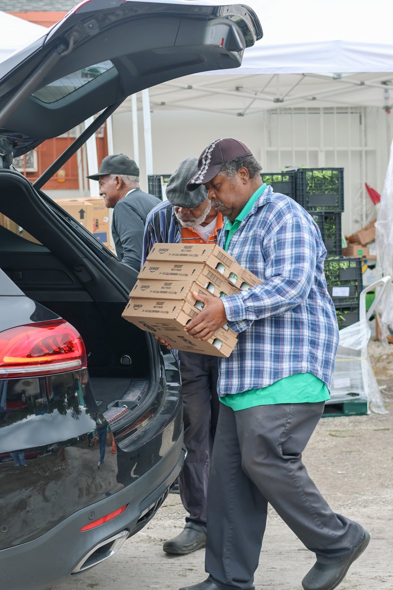 FeedingSouthFL's tweet photo. Celebrating #BlackHistoryMonth by honoring Feeding Hope Village 🧡

✨ Founded by Bishop Oscar &amp; Mrs. Diane Lewis, they’ve grown from a small pantry to serving 100K annually, offering food, housing, &amp; wellness programs. True leaders in community impact!

#FeedingSouthFlorida https://t.co/aqtzGY7GpV