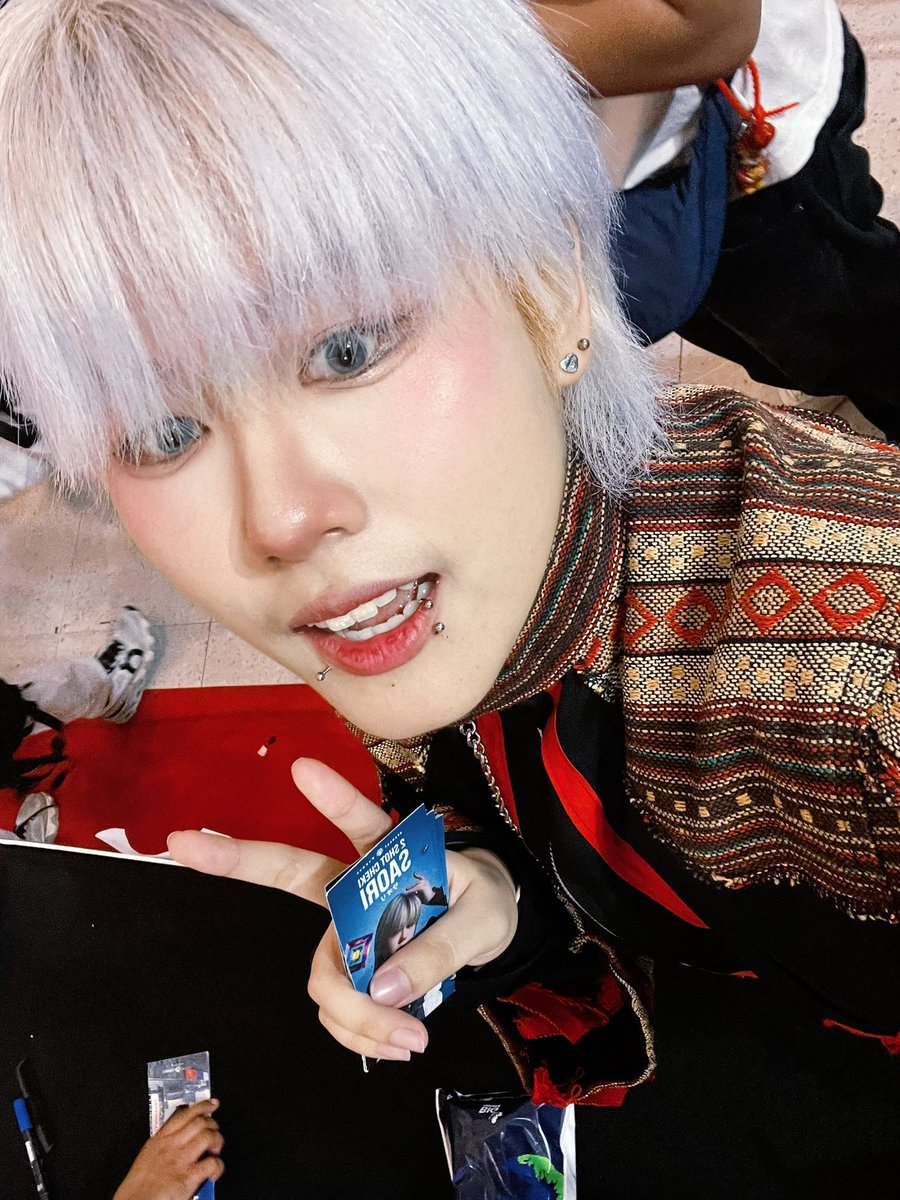 saori_deadkat's tweet photo. ฟื้นมาละ รีบขอบคุณก่อนฟุบ🥹
วันนี้มีแฟนคลับมาหาเยอะเลย
เสียงเชียร์เดดแคทดังสุดยอดมากๆ
เพลงใหม่ได้รับคำชมเยอะมากๆขอบคุณนะคะ รอบนี้เนื้อหลัก ซาโอริเขียนเอง 100%
กับหลังจบเสตจได้ยินแต่คำชมว่าสนุกมาก ขอบคุณจริงๆนะคะ
วันอาทิตย์เจอกัน
#deadkat #saorideadkat #JapanExpoThailand2026 https://t.co/LP9au63rkf