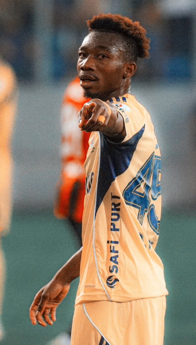 🔙 Tümer Metin: “Nene 8-9 asisti kariyerinde yapamaz.”

Bugün itibariyle Dorgeles Nene:

25 maç - 5 Gol - 8 Asist