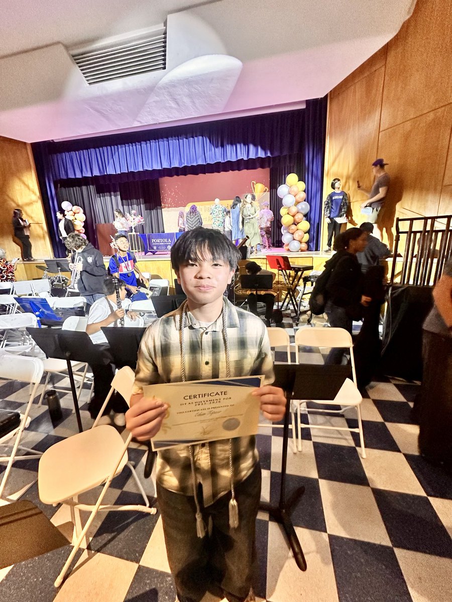 Congrats to GameTymer Ethan on earning Honor Roll once again at the Portola Highly Gifted Magnet Program, outstanding work and continued excellence! 📚🏀👏🏽
#gametymers #StudentAthlete