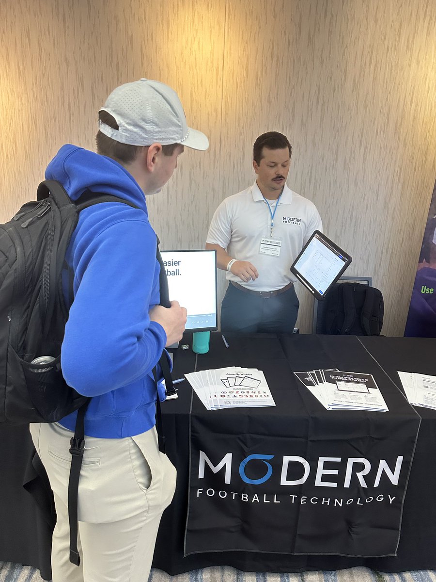 CoachHudsonPC's tweet image. Don’t get left behind come see @modernFB  at the KC Glaizer Clinic