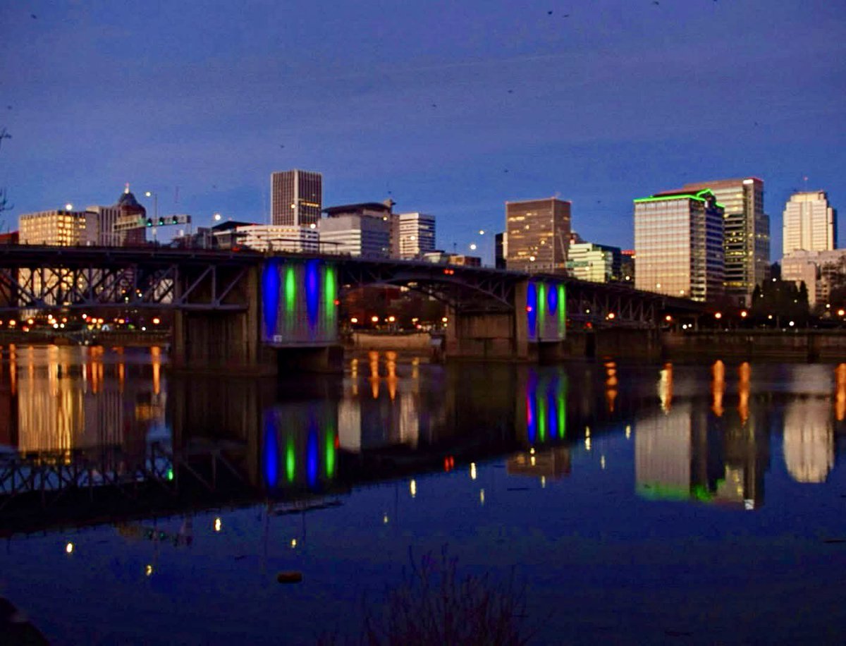 MikeKATU's tweet image. GO HAWKS!  Downtown @Portland showing support for the @Seahawks in the #SuperBowlXL this weekend by lighting up the Morrison Bridge in team colors!  That blue and action green looking awesome at sunrise this morning! #LiveOnK2 #BlueFriday #12s #GoHawks