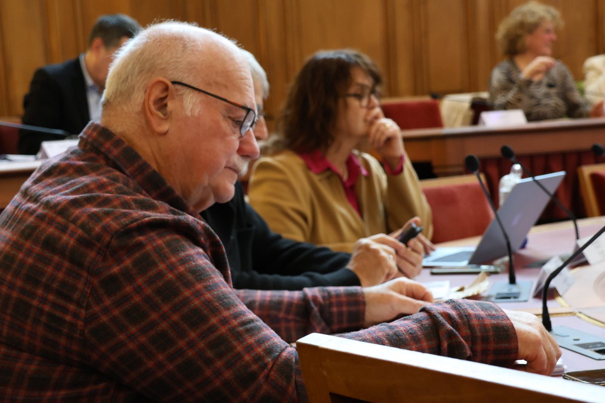 SDIS71's tweet photo. #CASDIS | Conseil d'administration du @SDIS71 à l’Hémicycle du Département @saoneetloire.
👏Soulignons l’engagement constant des élus aux côtés du SDIS 71 pour assurer un service public de secours efficace, moderne et durable au service de la population. https://t.co/vfmzyYo44k