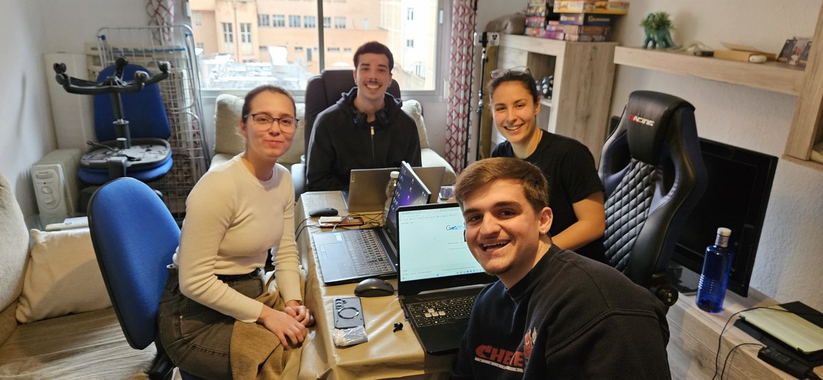 A problemas 🌧️, soluciones 💡.

En la academia no ha habido excusas, sino una oportunidad de oro para disputar la semifinal de ATP Máster 1 🧠🎲♥️ y convertirla en una experiencia inolvidable 🎾.