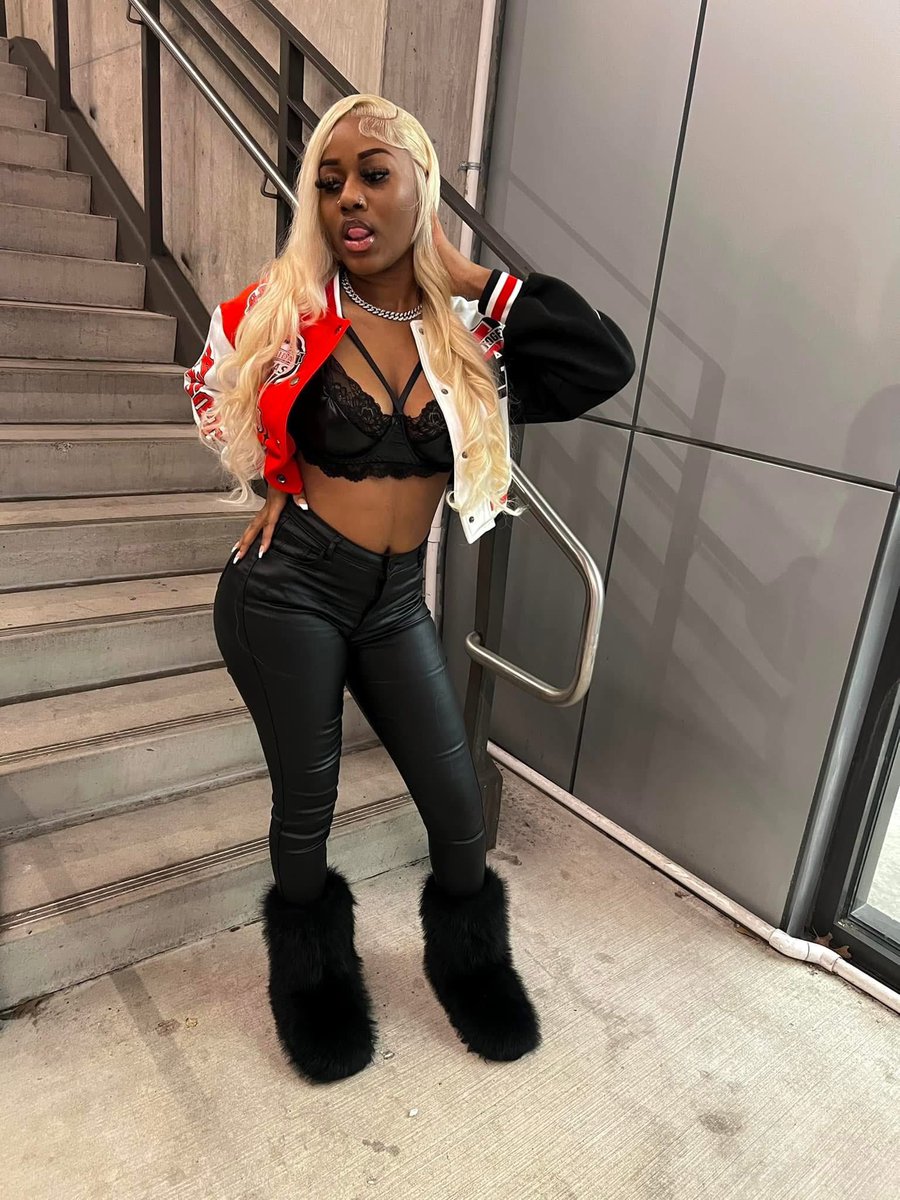 JaydaDeasiaa's tweet photo. Yall should add me 😘 https://t.co/9CSuSNue6Z