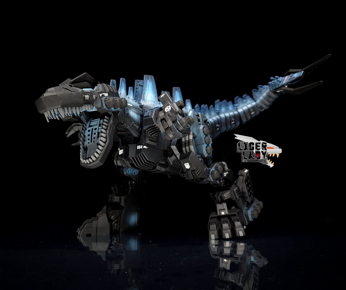 I took new photos of my articulated custom Gojulas Giga! Hope you like! #ゾイド #zoids #plamo