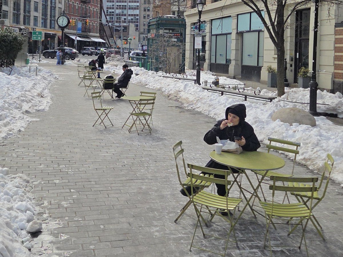 It's literally freezing cold and people are still out here enjoying Bogardus Plaza.