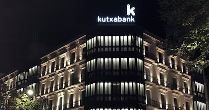 GermanSW_'s tweet image. Mi familia lleva siendo de CajaSur desde los inicios como la Caja de Ahorros de Córdoba. 

El día 13, culmina la fusión por absorción de @cajasur con @Kutxabank, después de que CajaSur entrara en situación de insolvencia en el año 2010 debido a la crisis.
Una nueva etapa bancaria