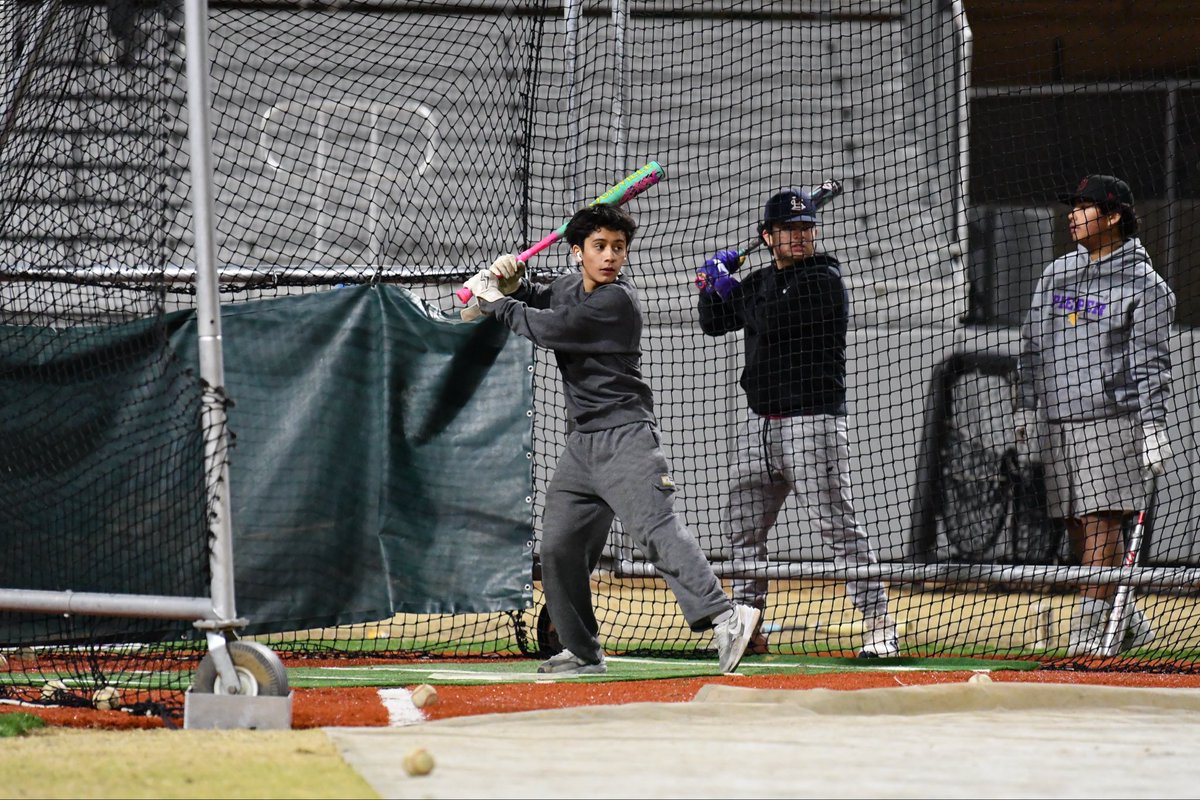 MikeLop210's tweet photo. @evan_lopez11 getting ready for Spring ball with @TxAngelsBB. @PRMSVipers @PieperRanch @BaseballPieper https://t.co/8OzLLrBsJu