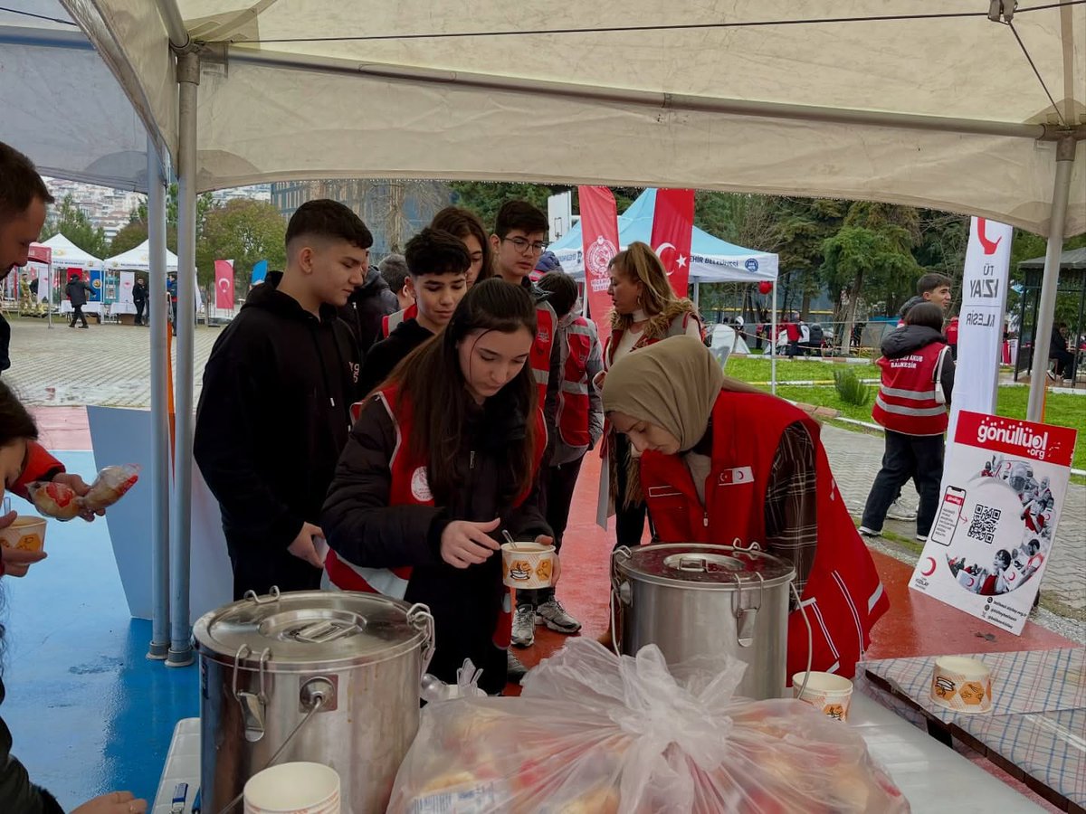 Rahmi Kula Anadolu Lisesi’nde TAMP kapsamında farklı kamu kurumları ve STK'ların katılımıyla gerçekleşen stant çalışmasında Balıkesir Kızılay ile birlikte Genç Kızılay Balıkesir olarak yer aldık.
Gönüllülüğün önemini paylaştık 🌙
İyilik anlattıkça çoğalır ❤️

#DaimaHazır
#iyisin
