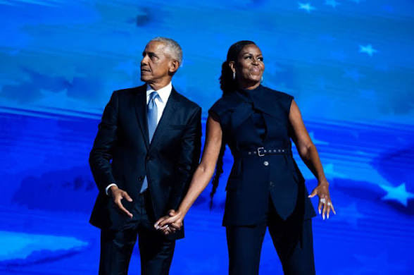 RETWEET if you stand with the Obamas against Trump’s racist attacks.

Racism isn’t “politics.” It’s desperation.
And America sees right through it.