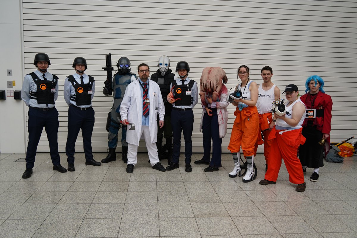 Valve Convention Cosplayers tweet media