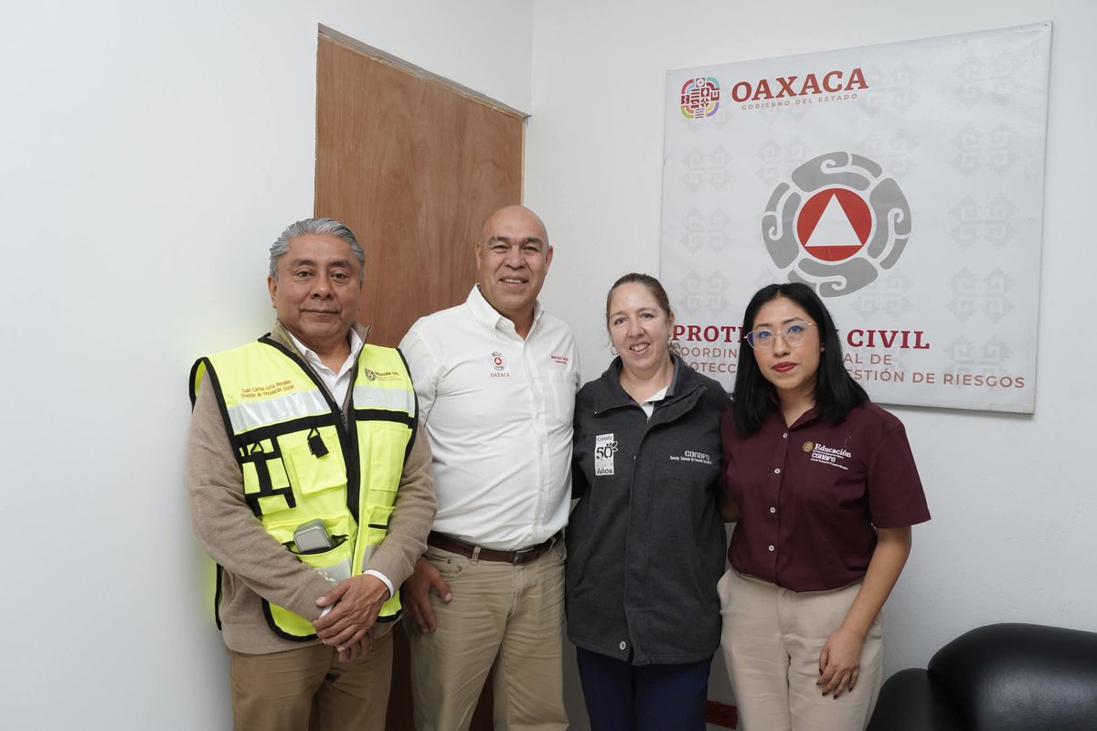 CEPCyGR_GobOax's tweet image. 🔹La @CEPCyGR_GobOax y el #CONAFE fortalecen la coordinación en prevención y gestión de riesgos.
Se destacó la instalación de más de 900 Consejos Municipales y el impulso a capacitaciones virtuales para fortalecer la cultura de la prevención comunitaria.