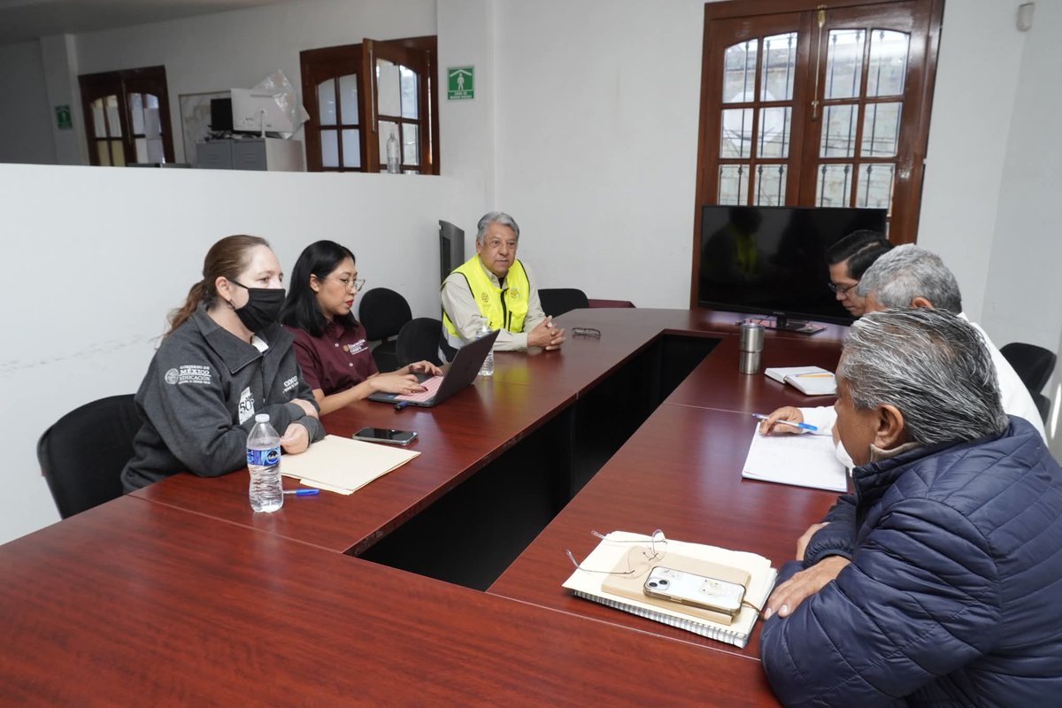 CEPCyGR_GobOax's tweet image. 🔹La @CEPCyGR_GobOax y el #CONAFE fortalecen la coordinación en prevención y gestión de riesgos.
Se destacó la instalación de más de 900 Consejos Municipales y el impulso a capacitaciones virtuales para fortalecer la cultura de la prevención comunitaria.