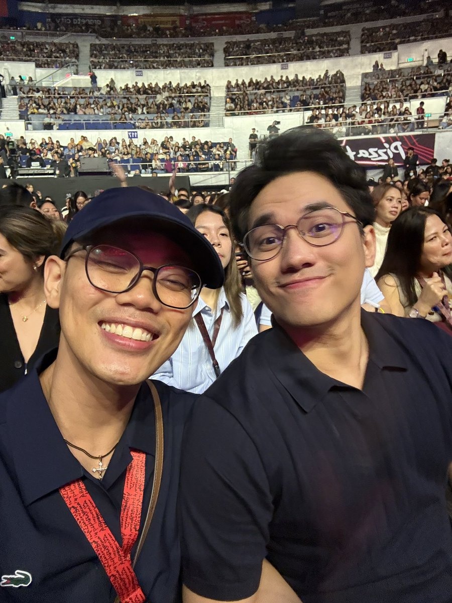 iPaulAngelo's tweet photo. back again with @ianpangilinan_ 💛💙 https://t.co/8xwPhYtyC5