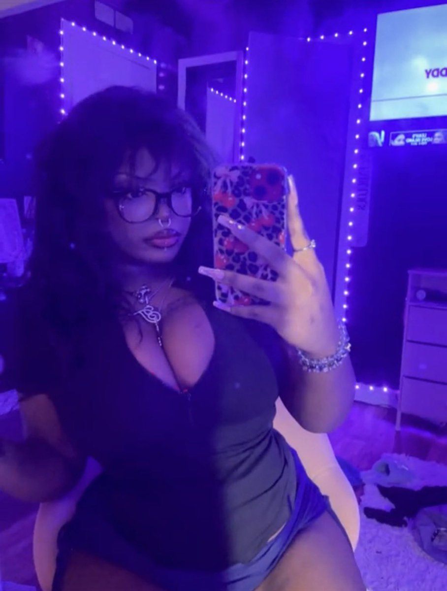 sickosxntana's tweet image. Glasses or no ?🧐🤓