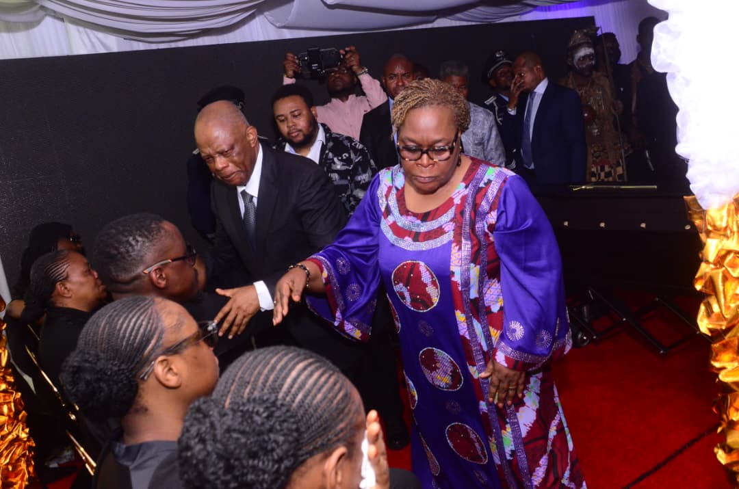 C’est avec une profonde tristesse que j’ai appris le décès de l’illustre Haut Magistrat Pongo Busha Pong Gilbert, grand serviteur de la justice et homme de devoir qui a honoré notre République par son engagement, sa rigueur et son sens élevé de l’État.

En mon nom personnel et au