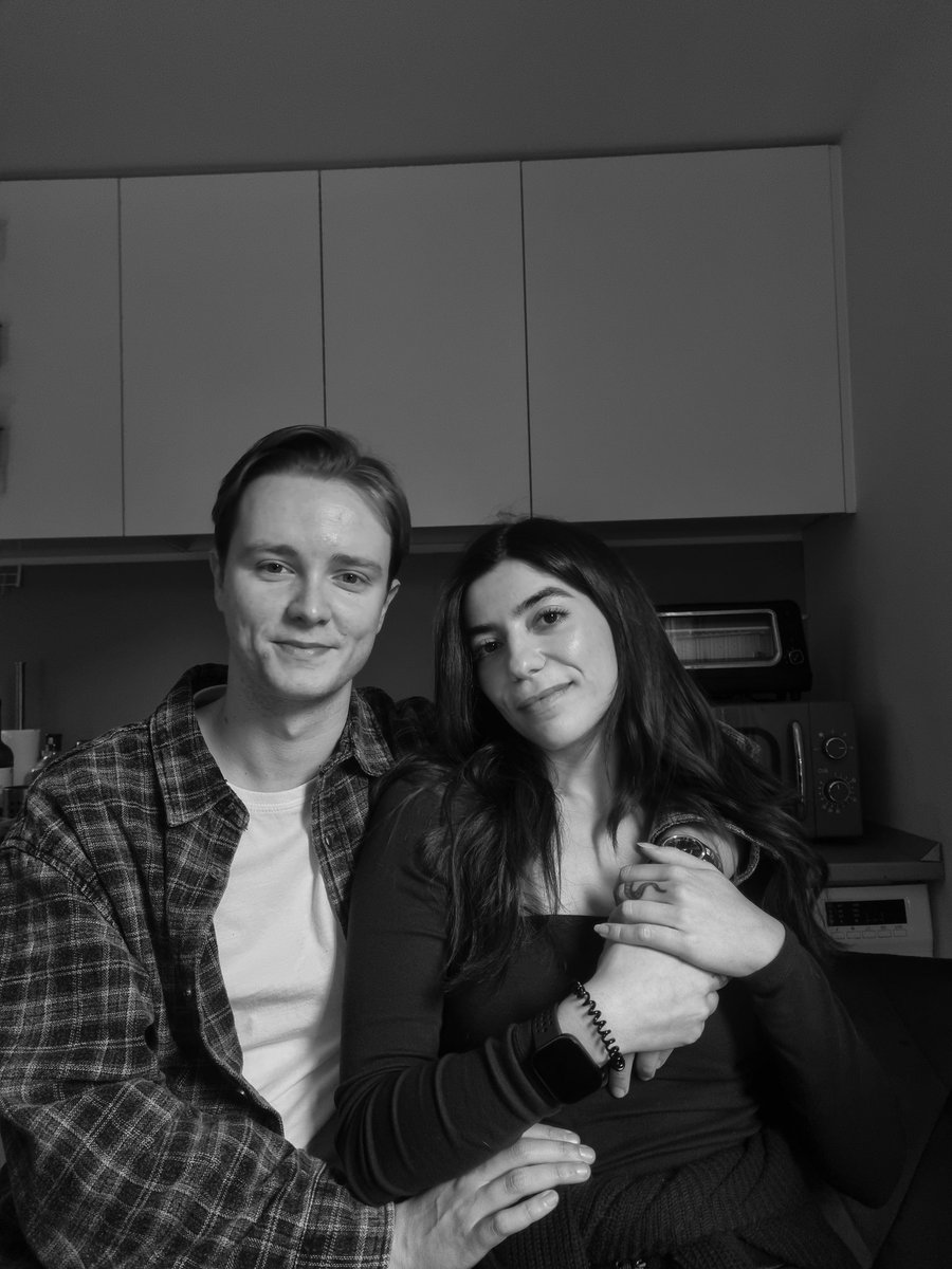 Hola, soy Laura y el bote de pasapalabra me lo he llevado yo.
Eres increíble, Manu, te quiero.