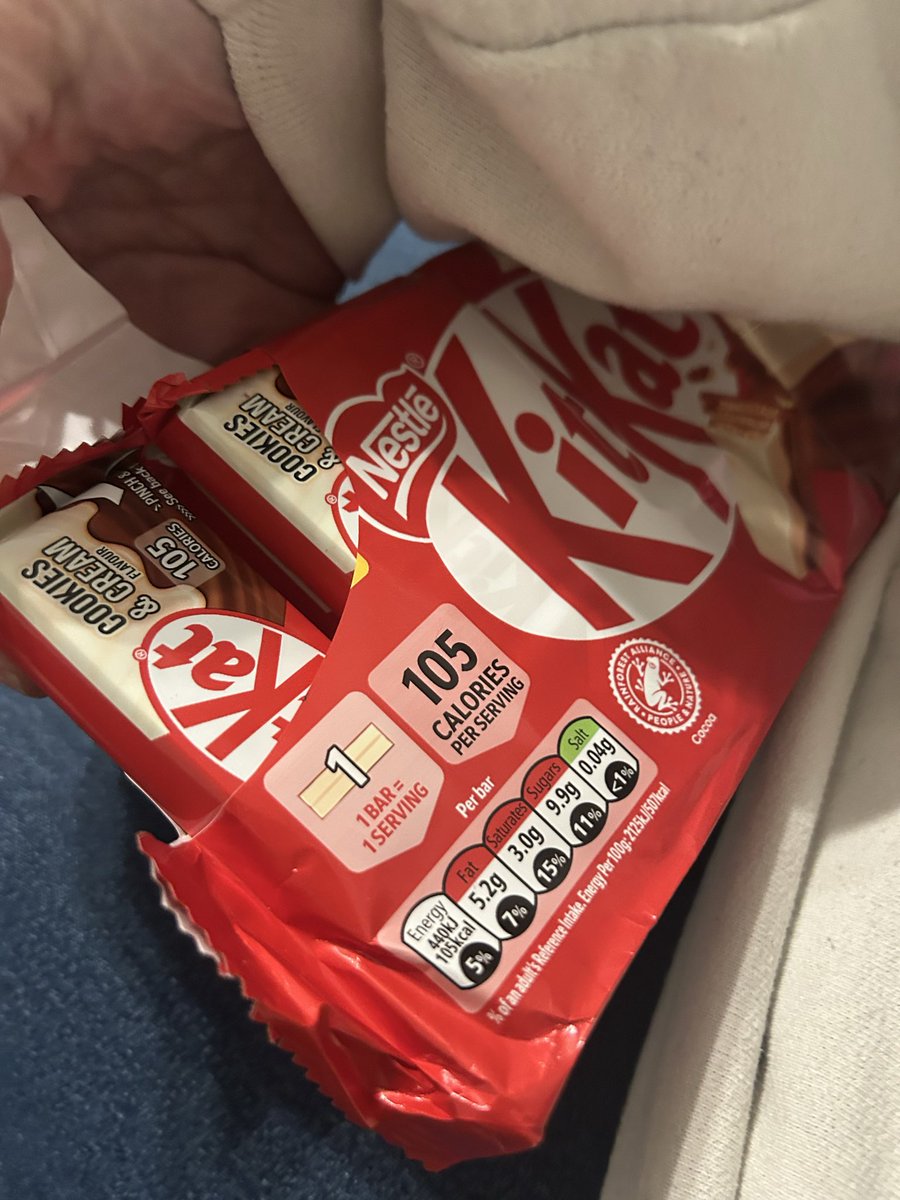 Sarah_Nelse_'s tweet photo. @NestleUKI what’s happened here? But a 12 pack and get 11 😳 I thought it looked light. How did this get passed your production? #nestle #missingkitkat https://t.co/df3ar2HzRY