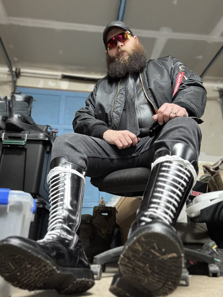 TheBootBear's tweet photo. Fuck, yeah. 😁 https://t.co/2QZaGafQ0L