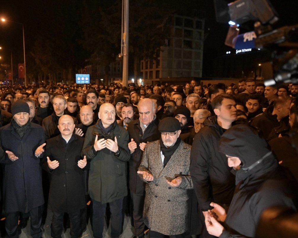 📍Adıyaman

Başkanımız Emrah Keser;

6 Şubat depreminde hayatını kaybeden hemşehrilerimizi anma programına katıldı.
