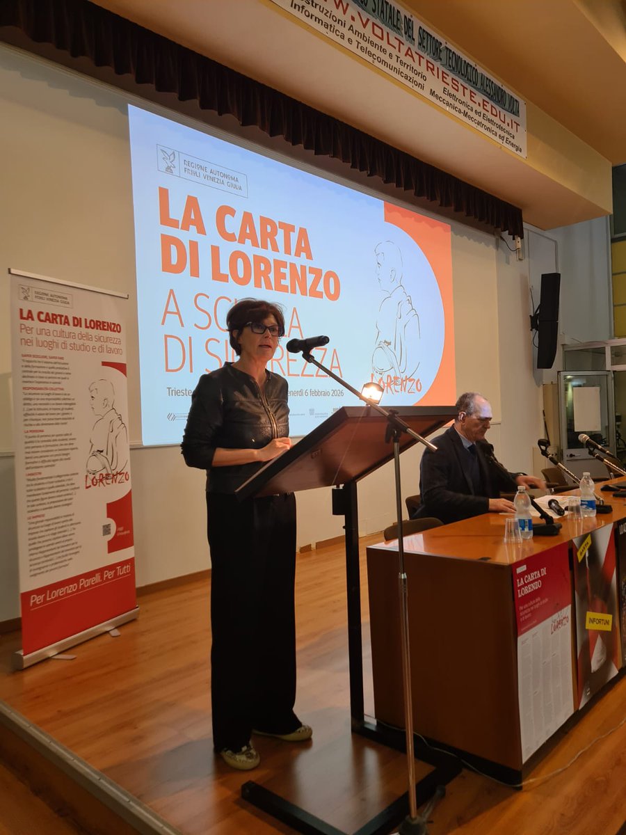 regioneFVGit's tweet photo. “In tre anni la Carta di Lorenzo si è trasformata in un vero movimento corale che opera in sinergia per diffondere la cultura della sicurezza e ridurre le morti sul lavoro”. Così oggi a Trieste @M_Fedriga  e @alessiarosolen 
👉 https://t.co/w8yIJ2aHWV https://t.co/Mbt7rH2vbI